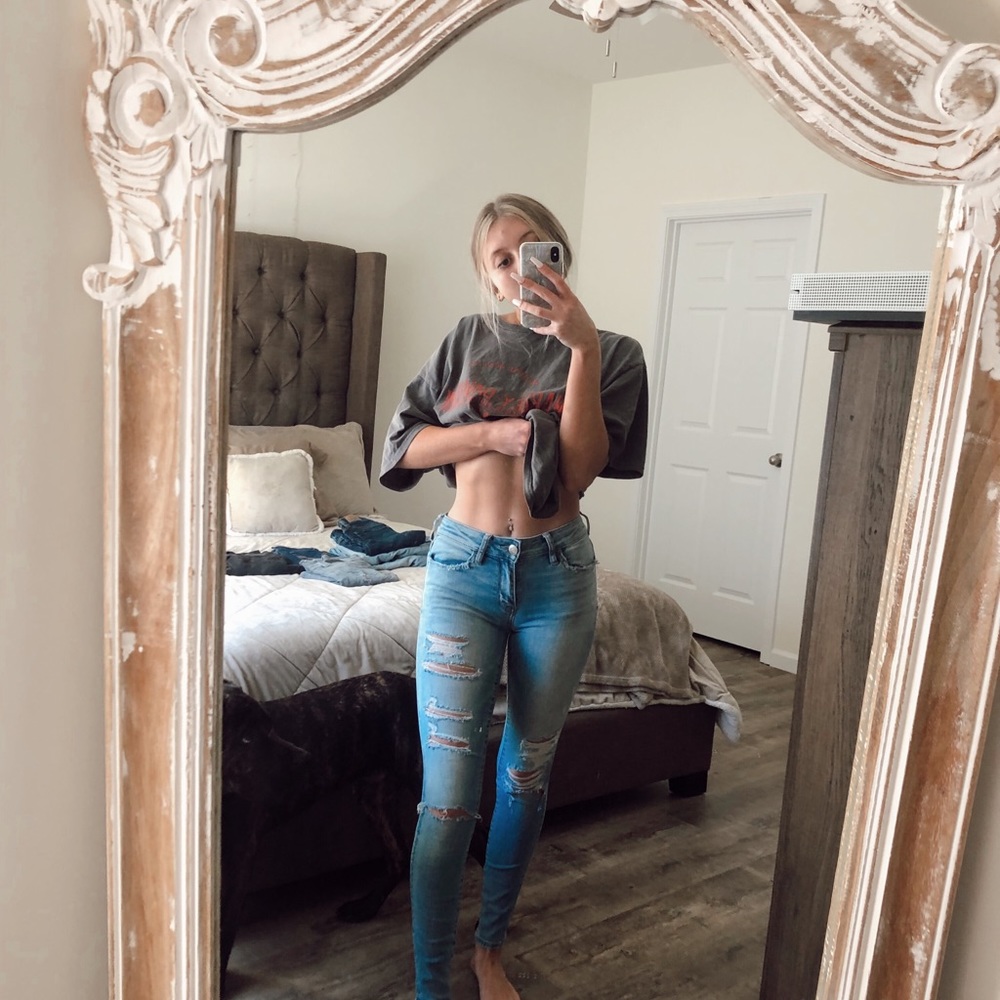 Light colored American eagle jeans